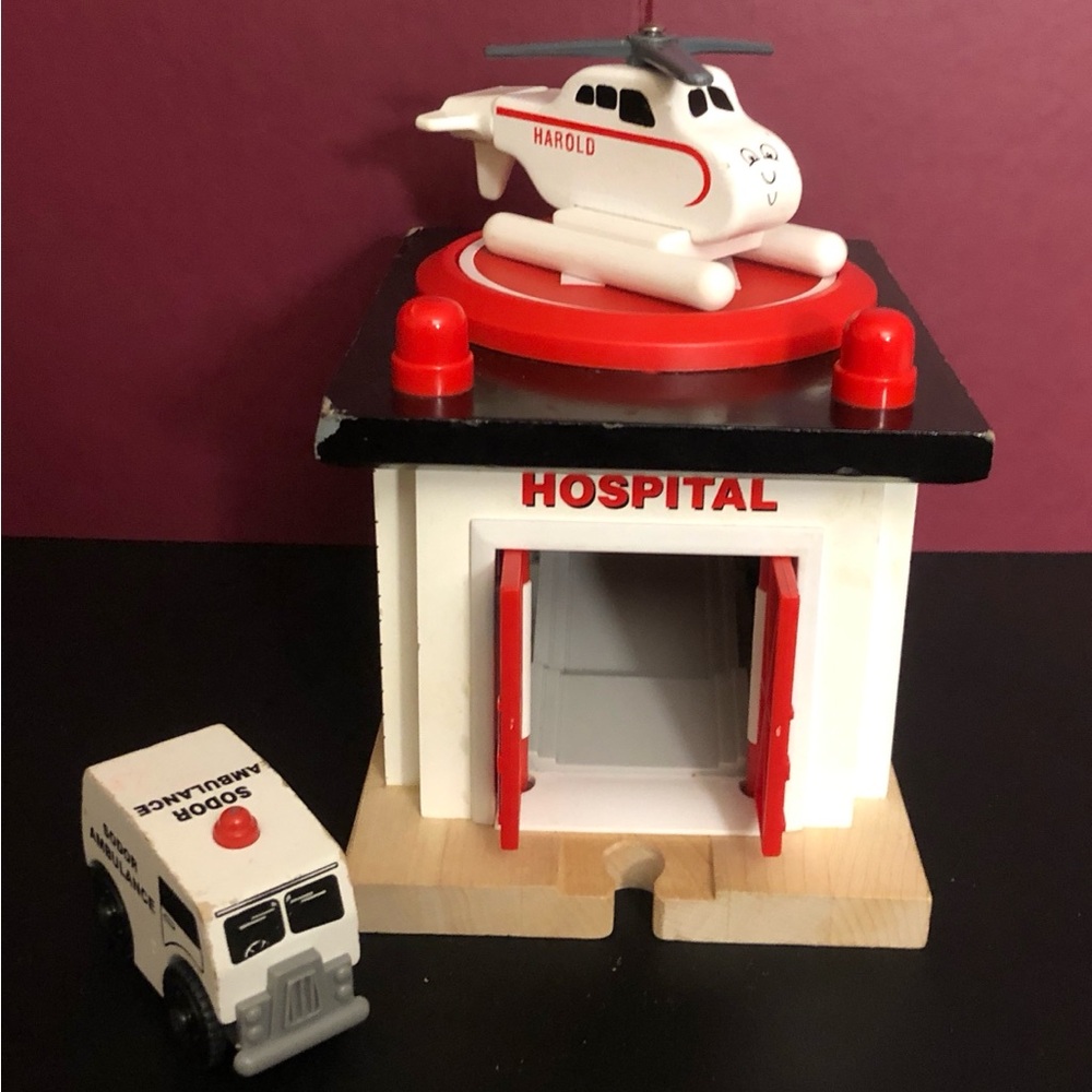 Thomas & Friends Wooden Railway Rescue Hospital